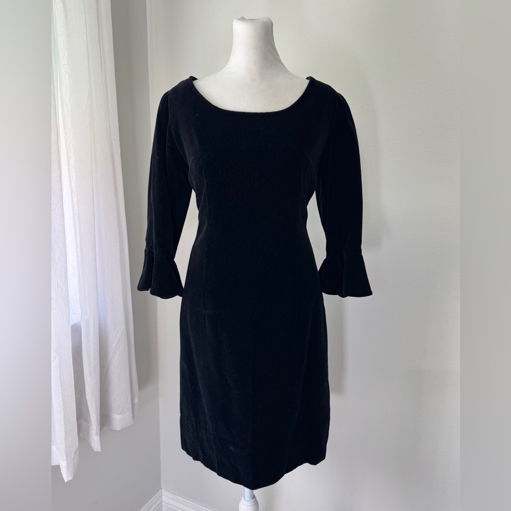 Vintage ‘90s Black Velvet 3/4 Sleeve Scoop Neck Knee Length Dress